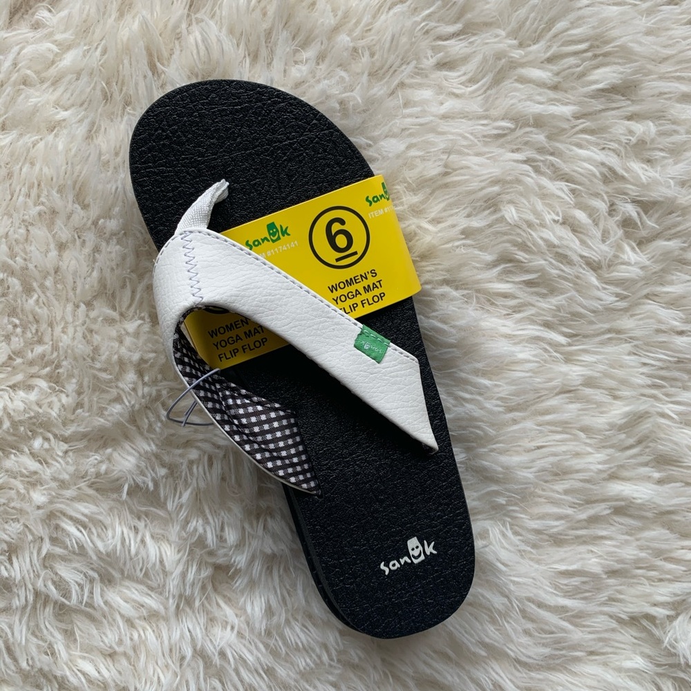 Sanuk yoga mat flip flops